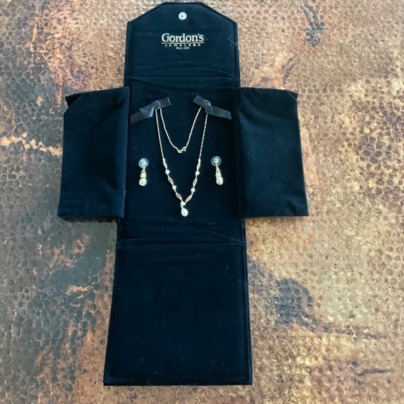 Gordon’s Jewelers 10k Gold and Cultured Pearl Necklace - Picture 2 of 6